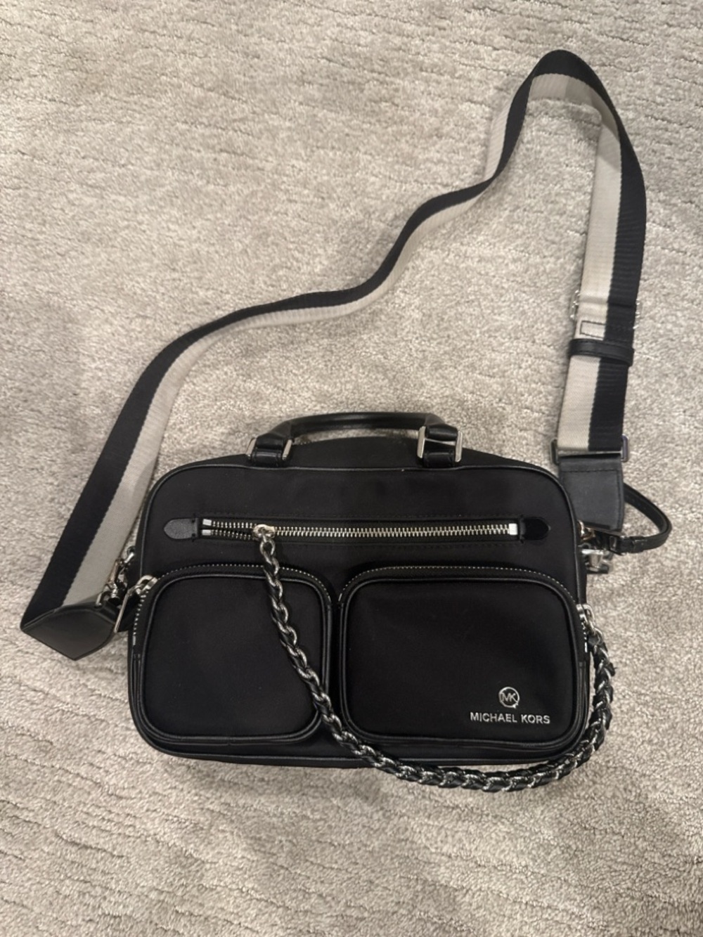 MICHAEL KORS ELLIOT BLACK SMALL UTILITY CAMERA CROSSBODY BAG MSRP $358 - Picture 3 of 11